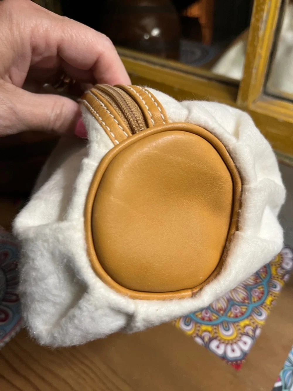 Gucci Cream Cosmetic Pouch with Tan leather Trim. Excellent - Picture 4 of 9